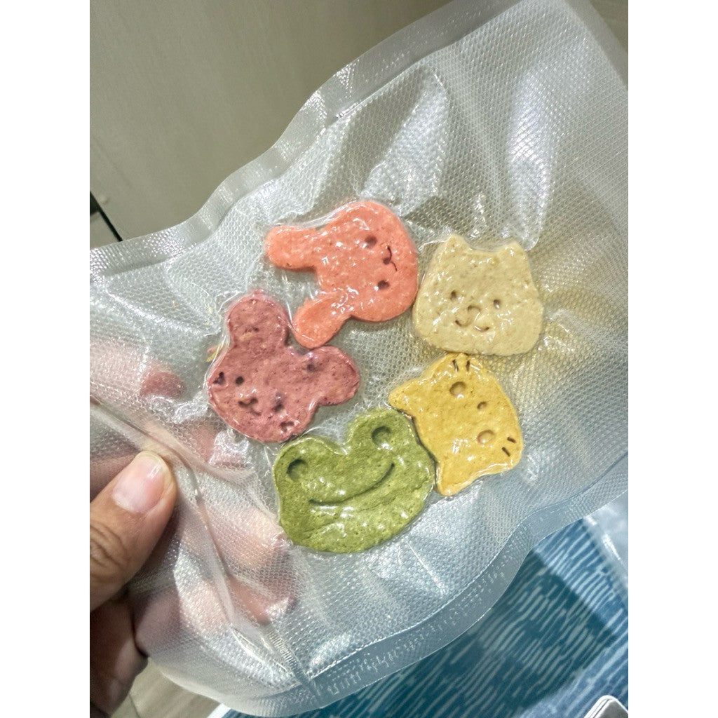 Animals biscuits. Dog treats, Cat Treats, Cat Biscuits, Dog pork Biscuits. Chicken biscuits.