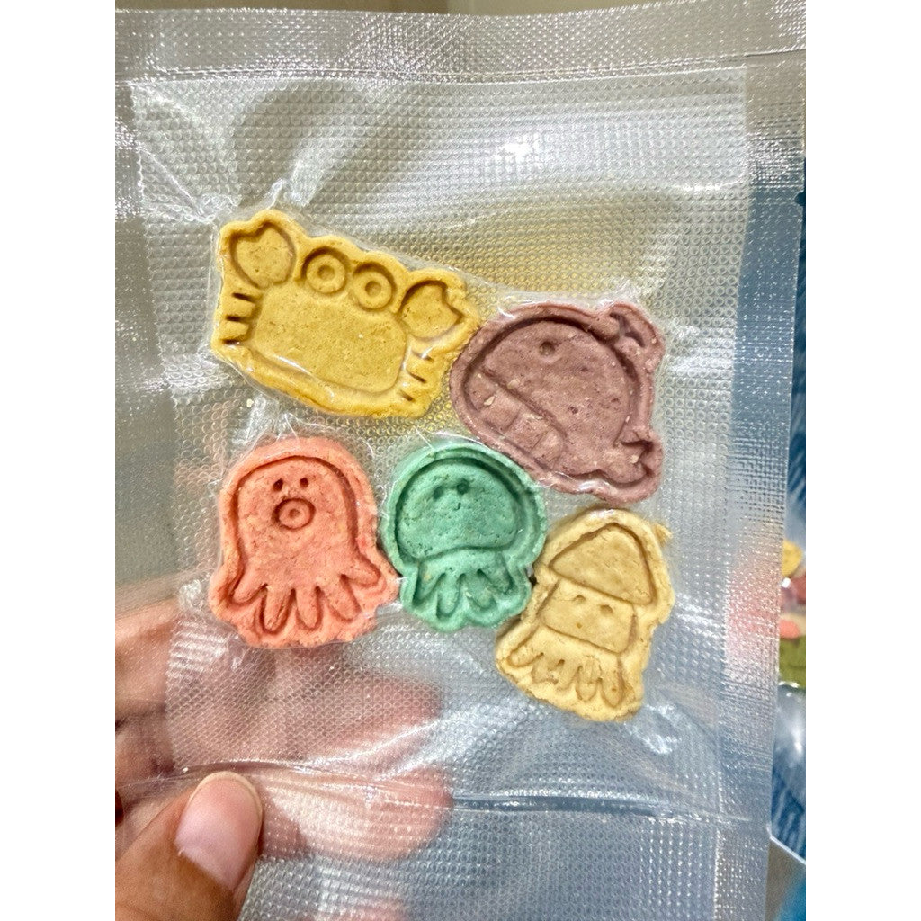 Animals biscuits. Dog treats, Cat Treats, Cat Biscuits, Dog pork Biscuits. Chicken biscuits.